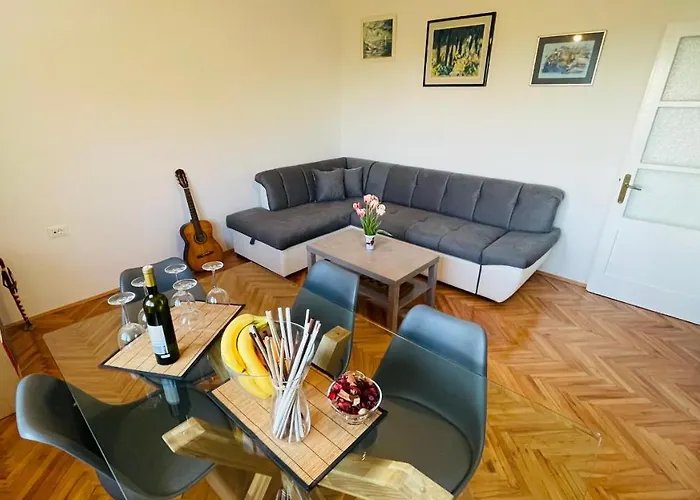 Iva Apartament *