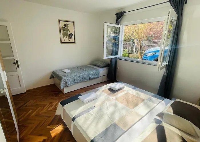 Iva Apartament *